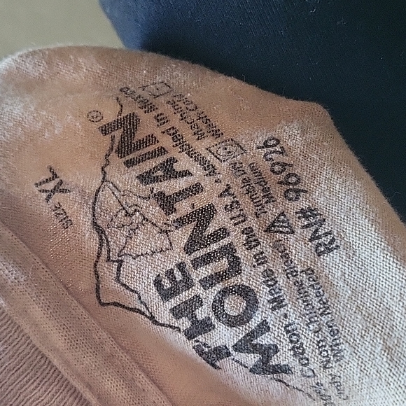 The Mountain tye dye wolf shirt - Picture 3 of 3